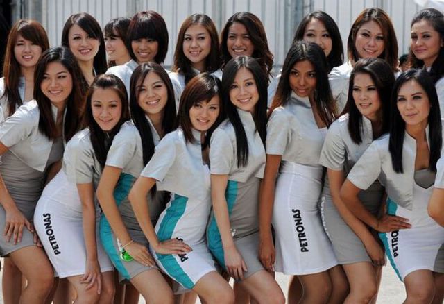 F-1 Sexy Pit Babes (57 pics)