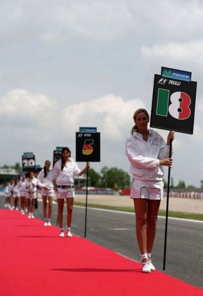 F-1 Sexy Pit Babes (57 pics)