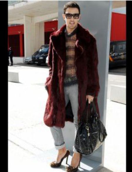 This Man Has a Good Taste in Women&rsquo;s Shoes (16 pics)