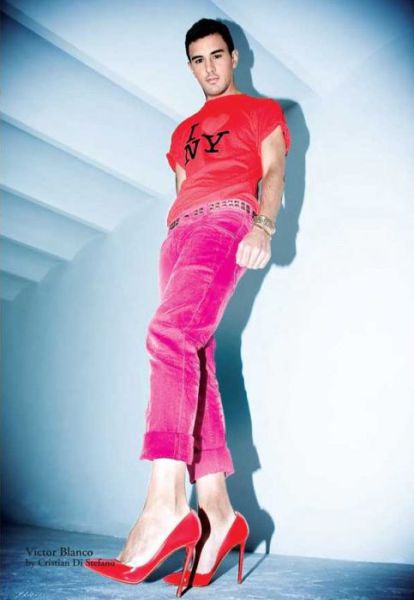 This Man Has a Good Taste in Women&rsquo;s Shoes (16 pics)