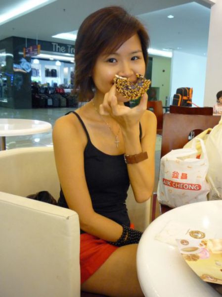 Donuts and Girls &ndash; What More to Ask! (33 pics)