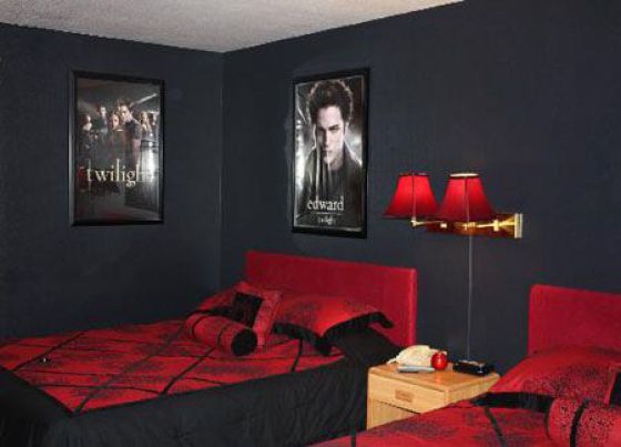 Twilight Fans with Creepy Twilight-Themed Bedrooms (28 pics)