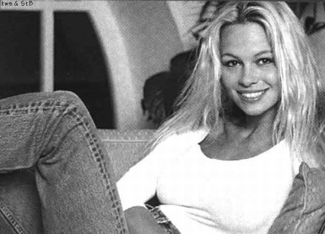 Pamela Anderson Was Super Hot When She Was Young (53 pics) Pamela Anderson Was Super Hot When She Was Young (53 pics)