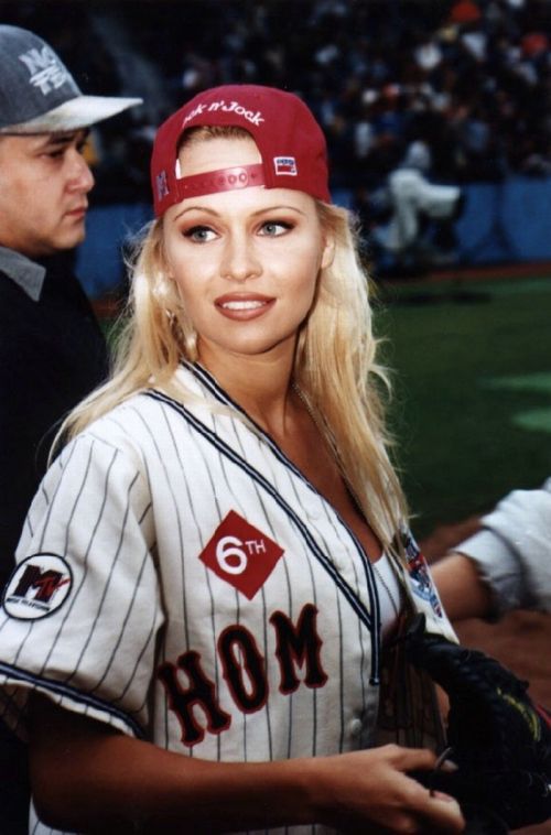 Pamela Anderson Was Super Hot When She Was Young (53 pics) Pamela Anderson Was Super Hot When She Was Young (53 pics)