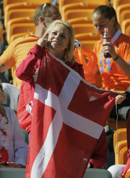 Female World Cup Fans (74 pics)