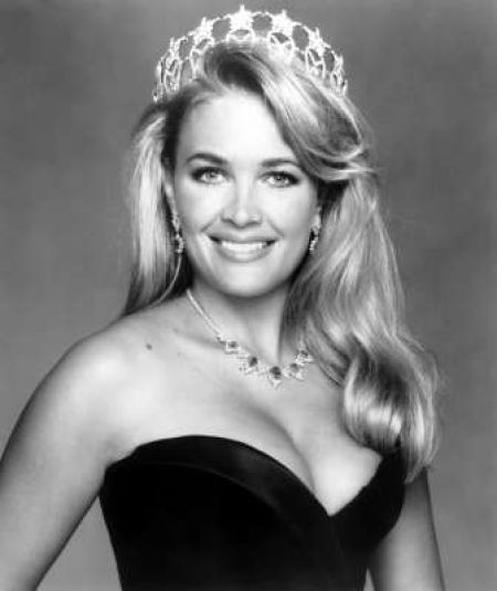 Last 20 Miss USA Winners (20 pics)