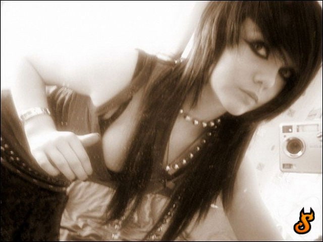 Emo Babes (71 pics)