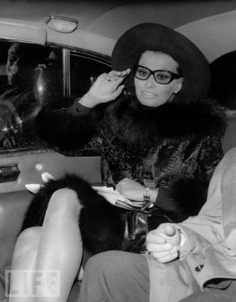 Hot Celebrities Wearing Glasses