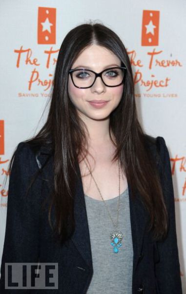 Hot Celebrities Wearing Glasses