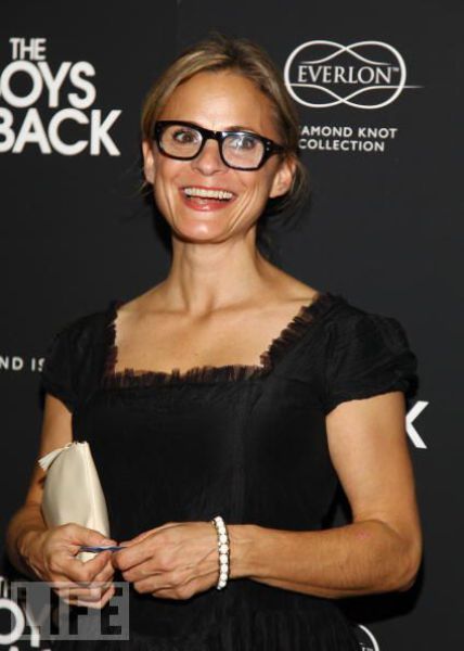 Hot Celebrities Wearing Glasses