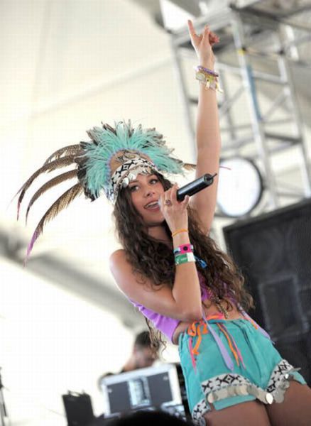 Coachella Music Festival: Half Naked Hot Young White Chicks Dancing