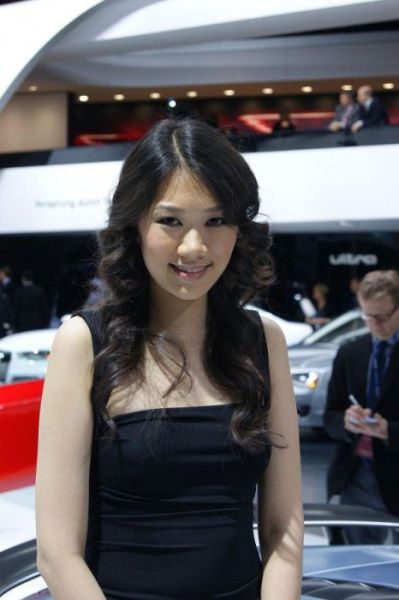 Detroit Auto Show Babes