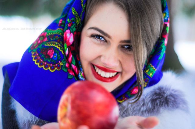 Beautiful Slavic Girls in Traditional Outfits