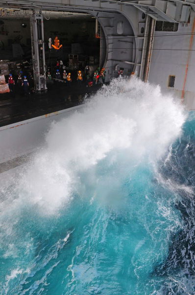 Great Photos of Navy Ships in the Middle of the Ocean