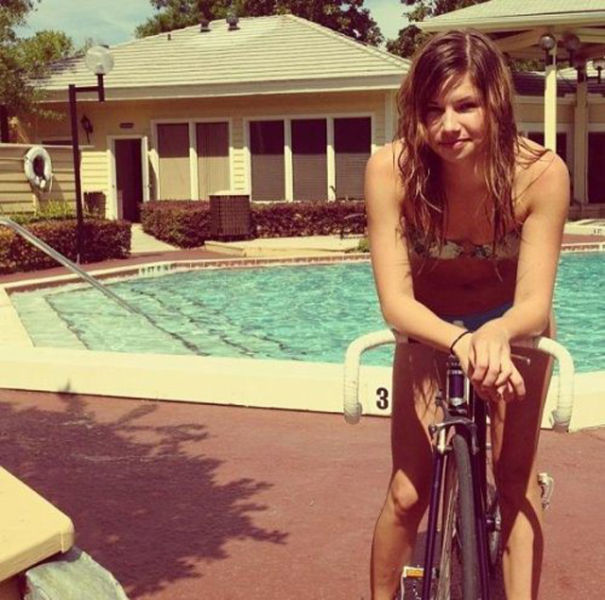 Bike Riding Babes Deserve Two Thumbs Up