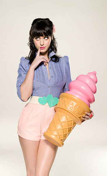 Babes Looking Hot While Eating Ice Cream