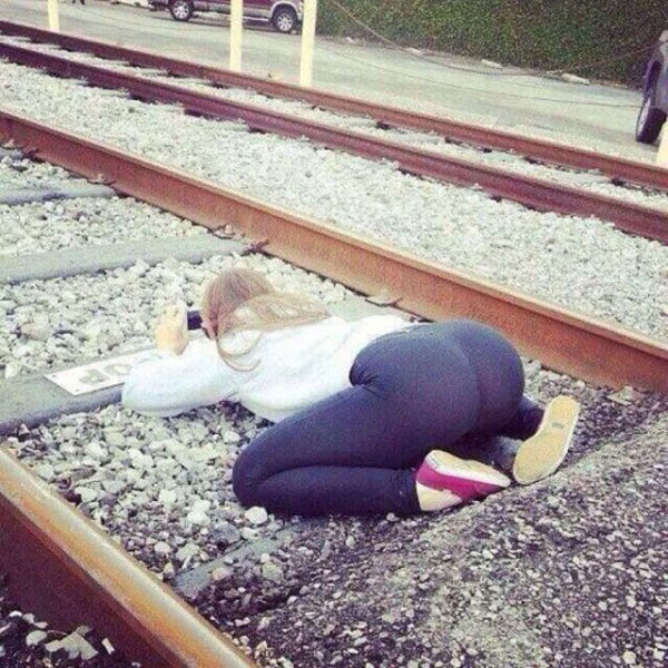 Girls Look Yummier in Yoga Pants