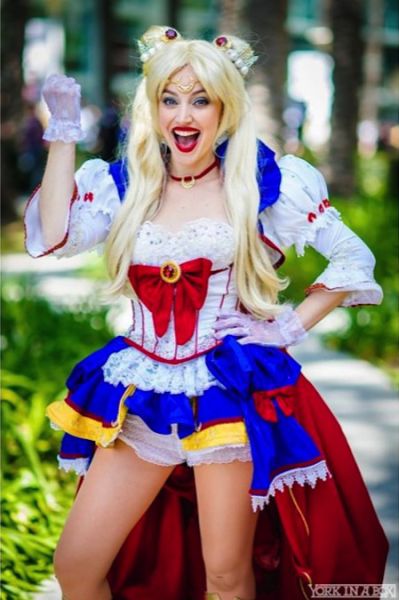 Hot Girls Who Make Cosplay Look Sexy