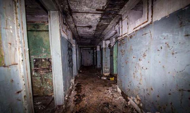 Scary Underground Tunnel Discovered Under a Neglected Home