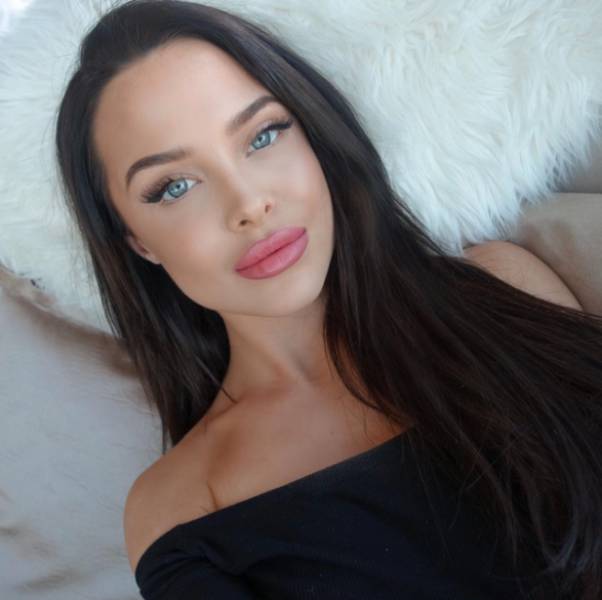 This Model Is Angelina Jolie