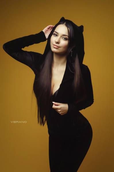 Sexy Babe Of The Day: Helga Lovekaty